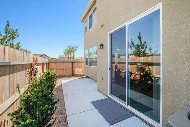 $435,000 | 2045 North Perry Avenue, Clovis, CA 93619