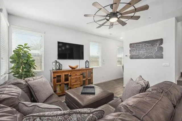 $435,000 | 2045 North Perry Avenue, Clovis, CA 93619