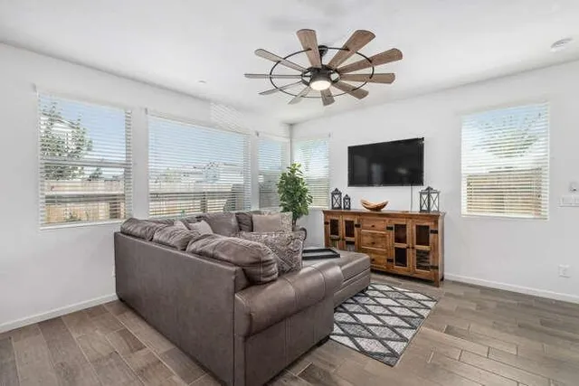 $435,000 | 2045 North Perry Avenue, Clovis, CA 93619