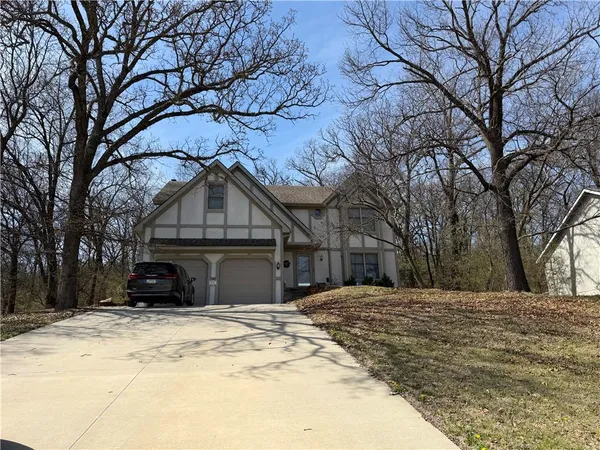 $330,000 | 3900 Garland Avenue, Leavenworth, KS 66048