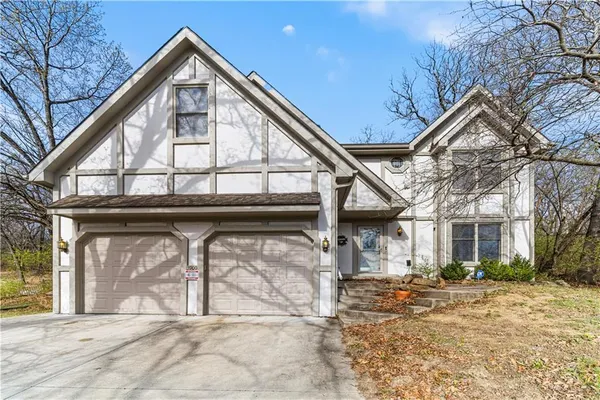 $330,000 | 3900 Garland Avenue, Leavenworth, KS 66048
