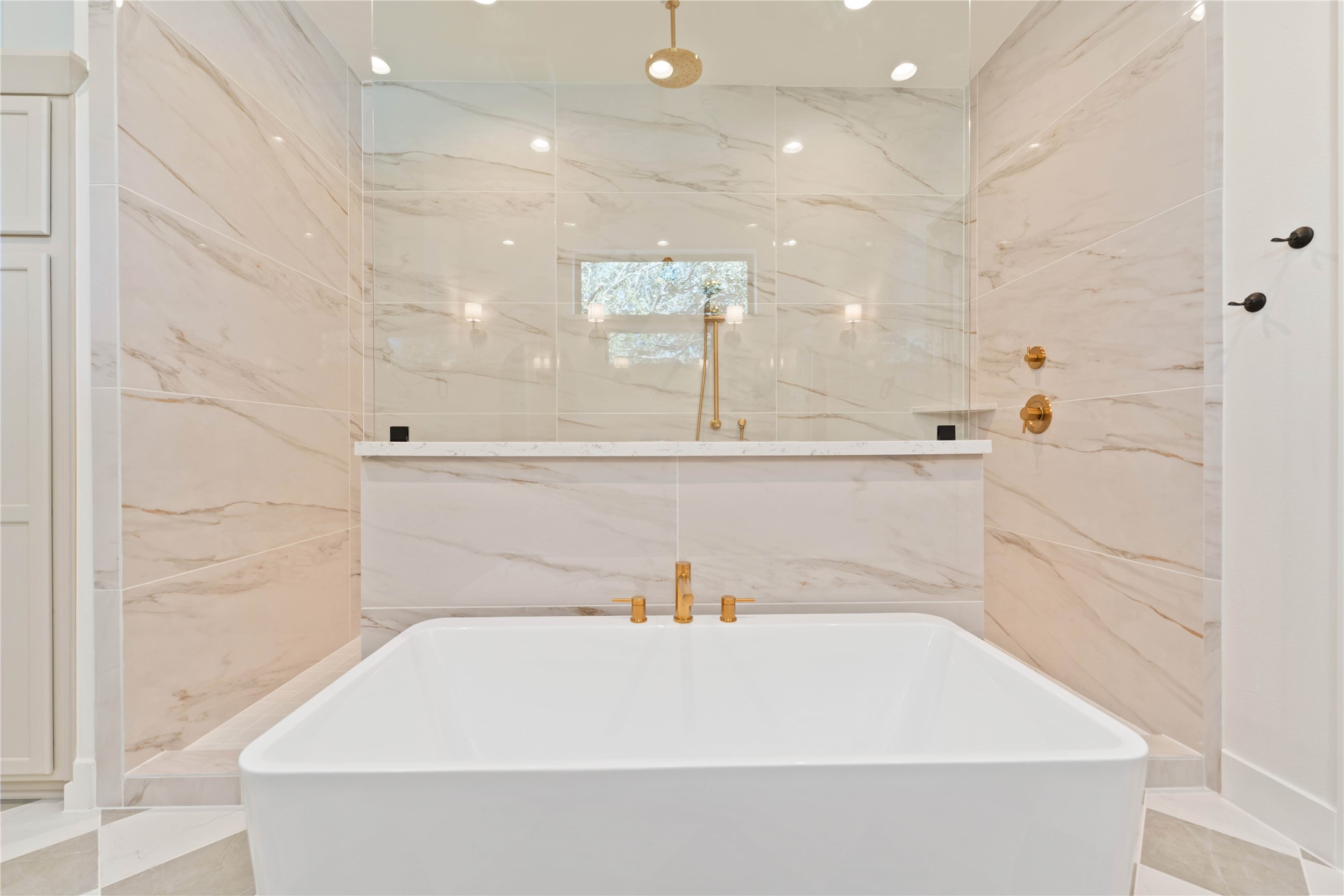 1458 Oak Tree Drive Houston, TX 77055 - Photo 14 of 21