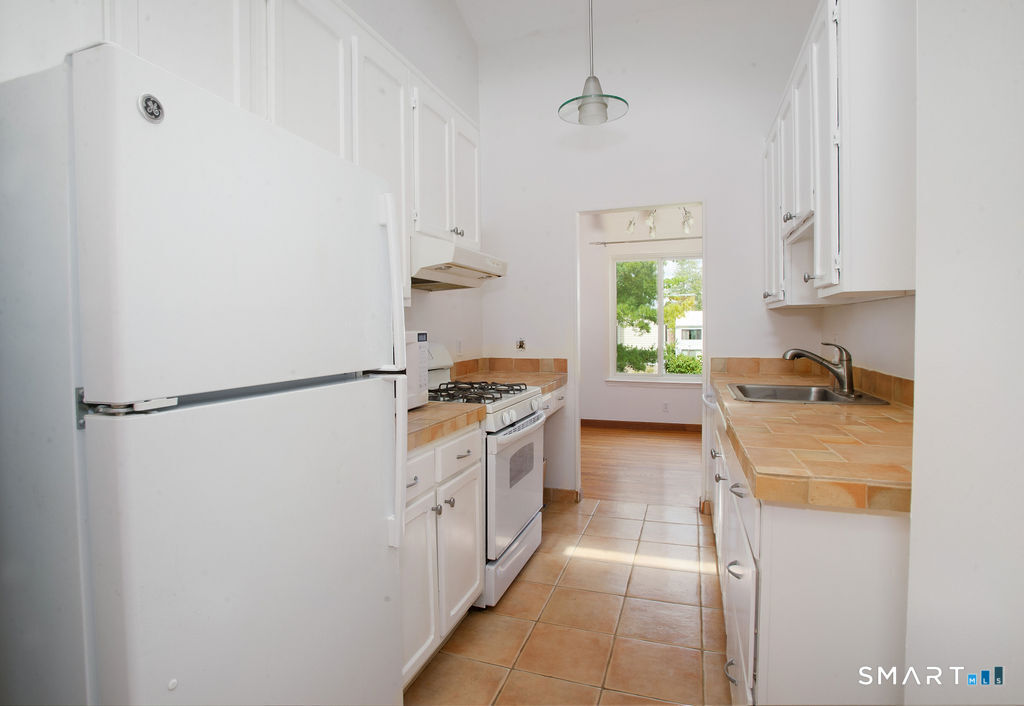 68 Lawson Lane, Unit 68 Ridgefield, CT 06877 - Photo 4 of 11 Gallery Image 4