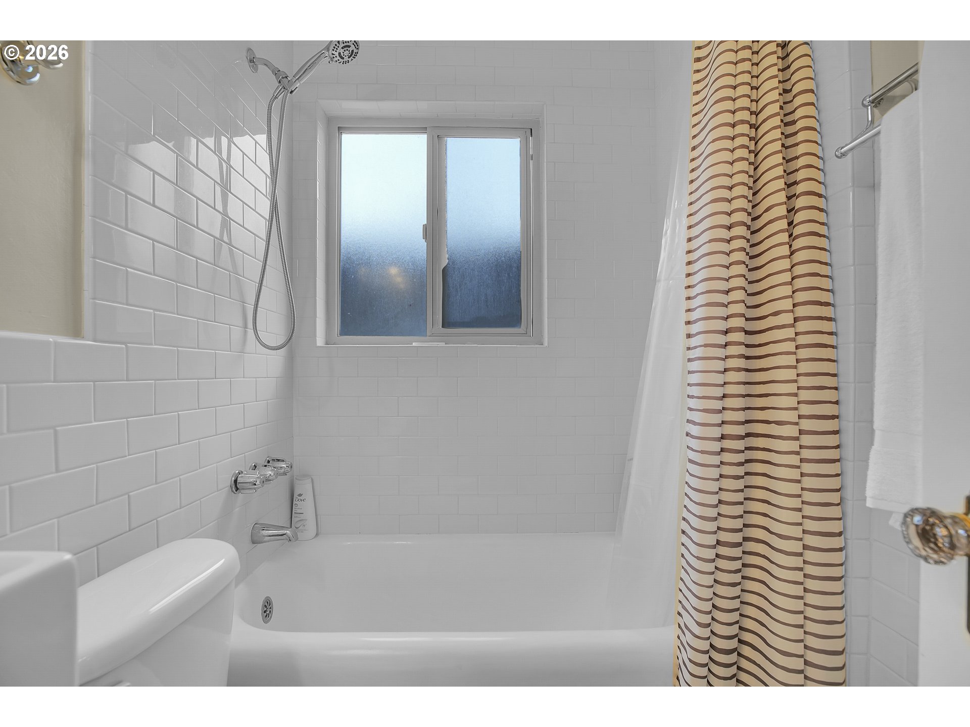 709 Southwest 16th Avenue, Unit 207 Portland, OR 97205 - Photo 13 of 47 a bathroom with a bathtub
