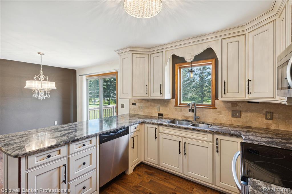 6443 Coldwater Road Flushing, MI 48433 - Photo 14 of 41