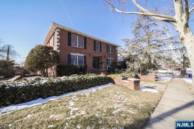 830 Elizabeth Street, Unit 2 Ridgefield, NJ 07657 - Photo 3 of 29 Gallery Image 3