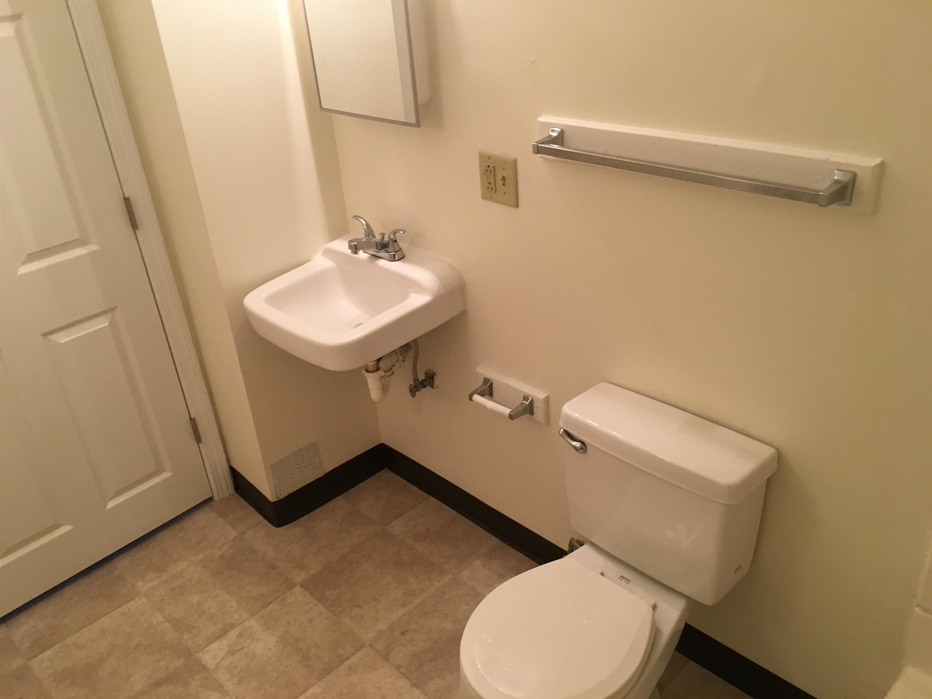 239 Turner Street, Unit 3 Manchester, NH 03102 - Photo 36 of 40