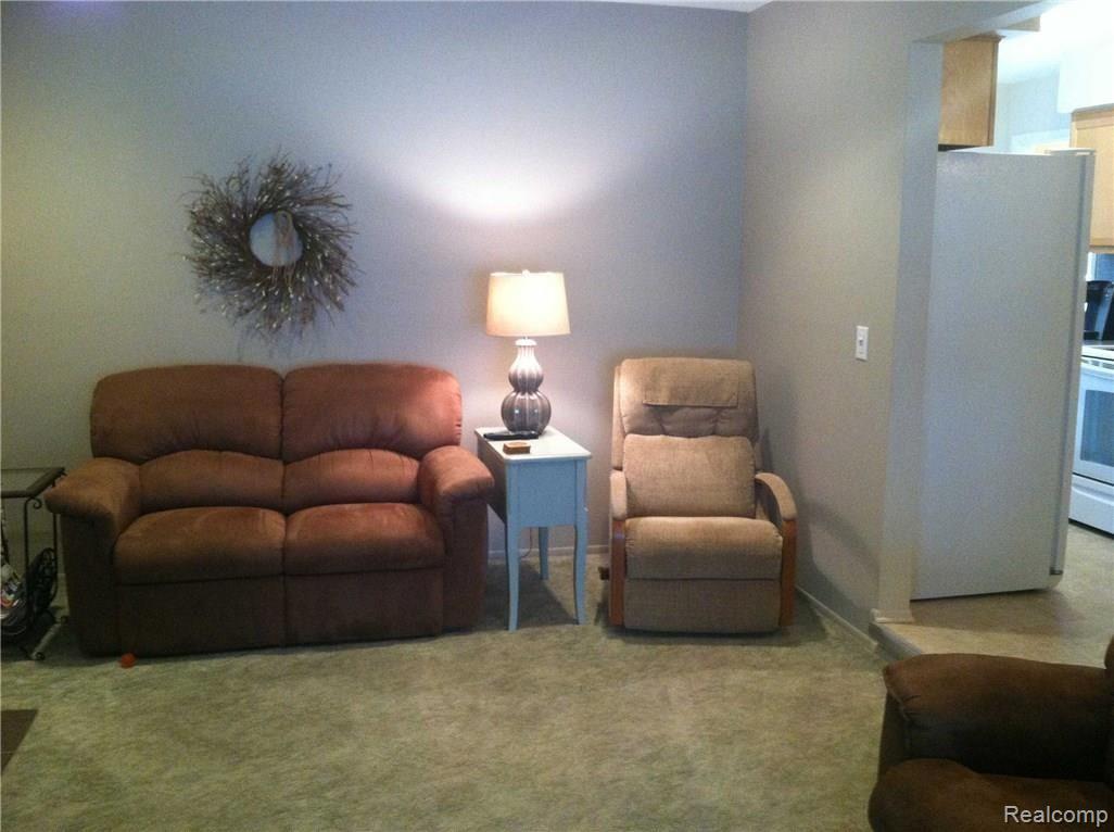 1958 Common Road Warren, MI 48092 - Photo 4 of 31 1958-common-24.jpg