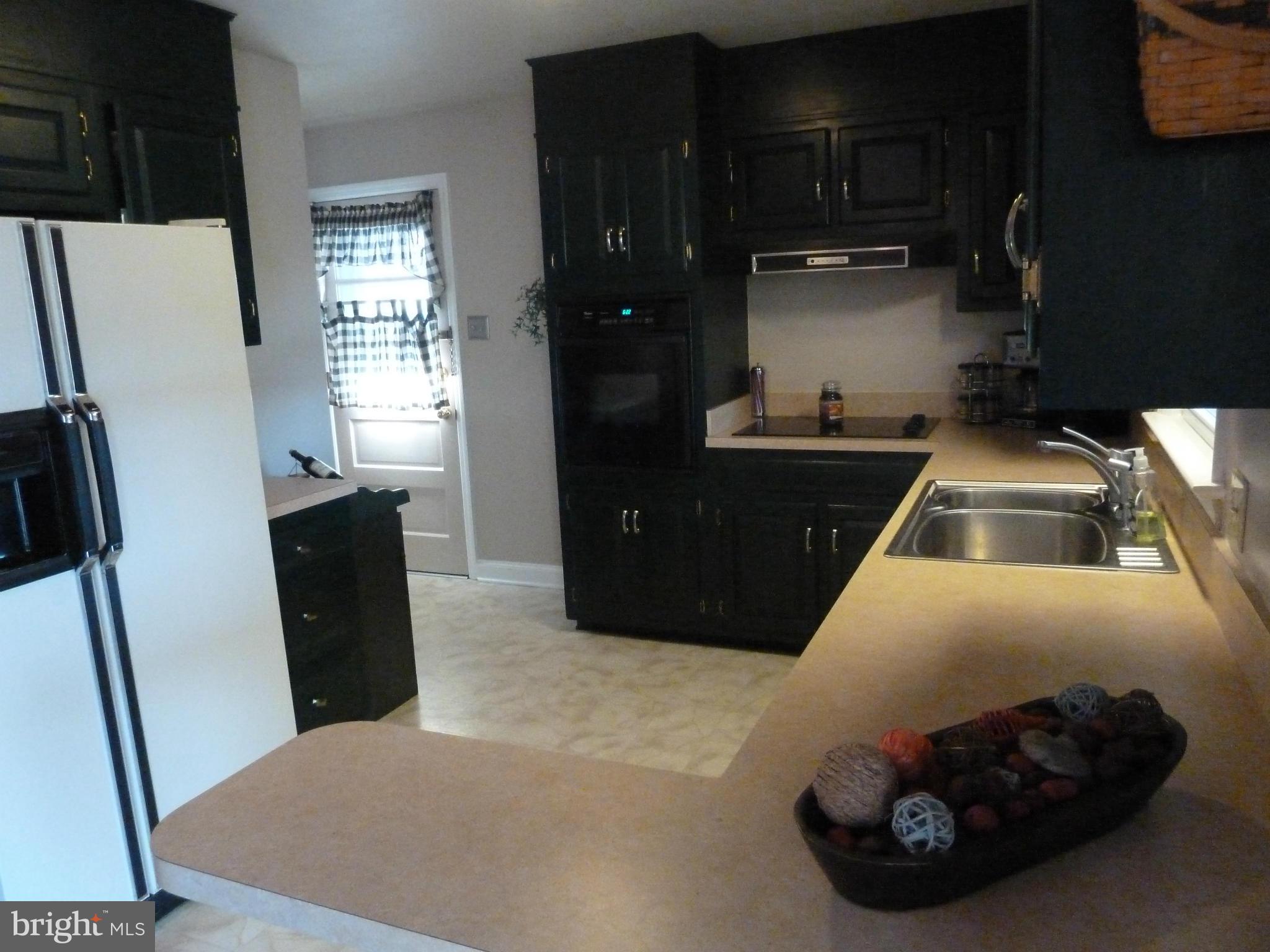 16534 Edward Doub Road Williamsport, MD 21795 - Photo 3 of 15 Kitchen