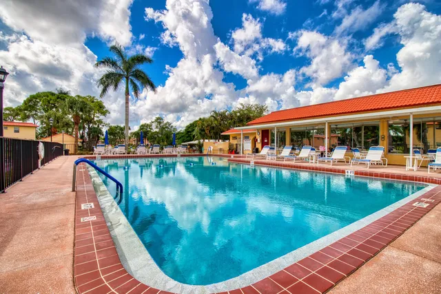 $114,000 | 1911 Southwest Palm City Road, Unit J, Stuart, FL 34994