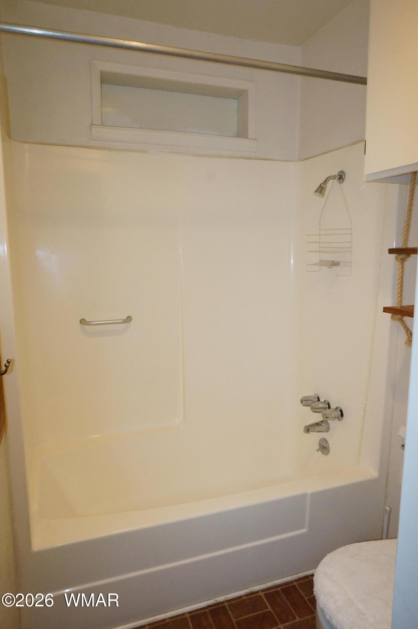 6066 Wagon Wheel Road Lakeside, AZ 85929 - Photo 19 of 32 a bathroom with a shower