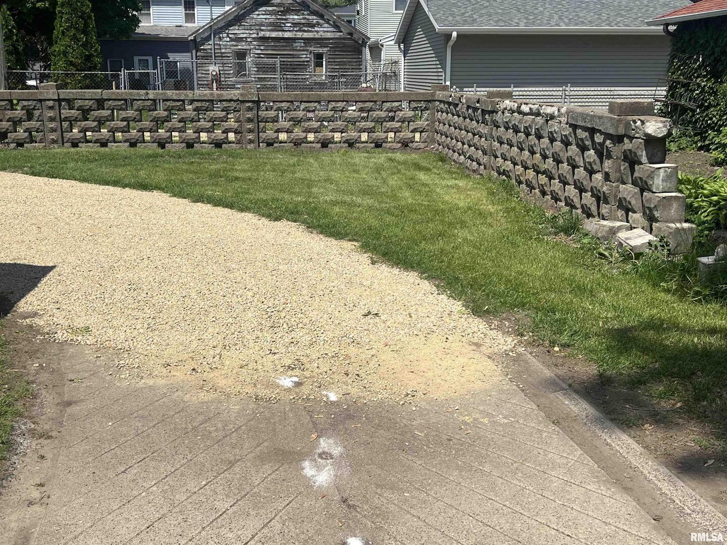 2220 Roosevelt Street Clinton, IA 52732 - Photo 18 of 18 a view of a backyard