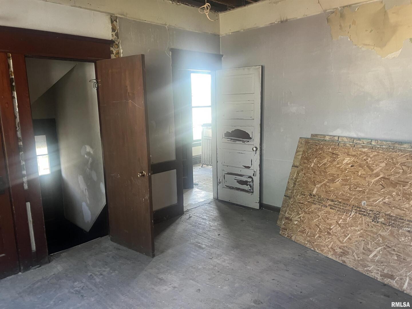 2220 Roosevelt Street Clinton, IA 52732 - Photo 8 of 18 a view of empty room