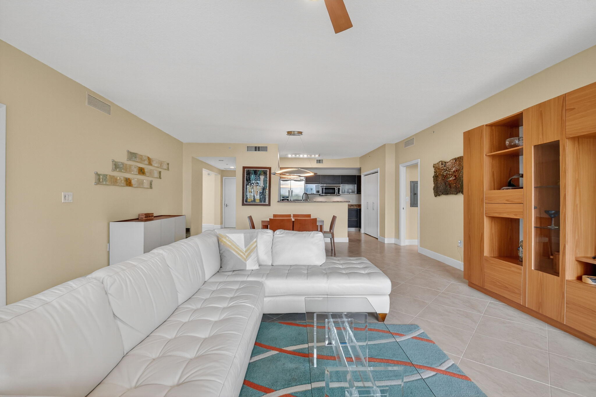 550 Okeechobee Boulevard, Unit 423 West Palm Beach, FL 33401 - Photo 10 of 120 Family Room