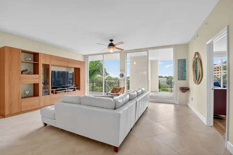 $999,000 | 550 Okeechobee Boulevard, Unit 423, West Palm Beach, FL 33401