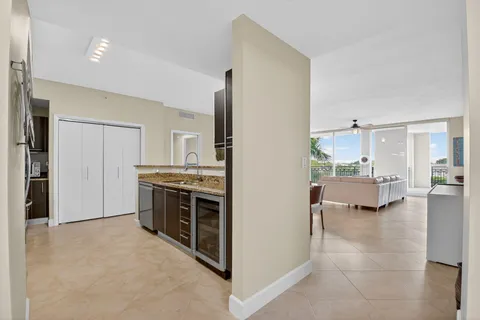 $999,000 | 550 Okeechobee Boulevard, Unit 423, West Palm Beach, FL 33401
