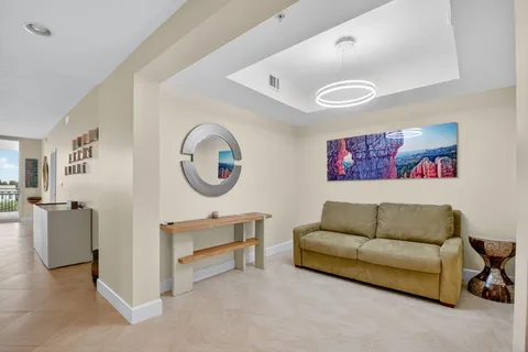 $999,000 | 550 Okeechobee Boulevard, Unit 423, West Palm Beach, FL 33401