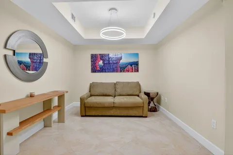 $999,000 | 550 Okeechobee Boulevard, Unit 423, West Palm Beach, FL 33401