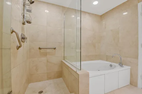 $999,000 | 550 Okeechobee Boulevard, Unit 423, West Palm Beach, FL 33401