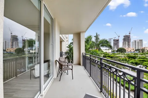 $999,000 | 550 Okeechobee Boulevard, Unit 423, West Palm Beach, FL 33401
