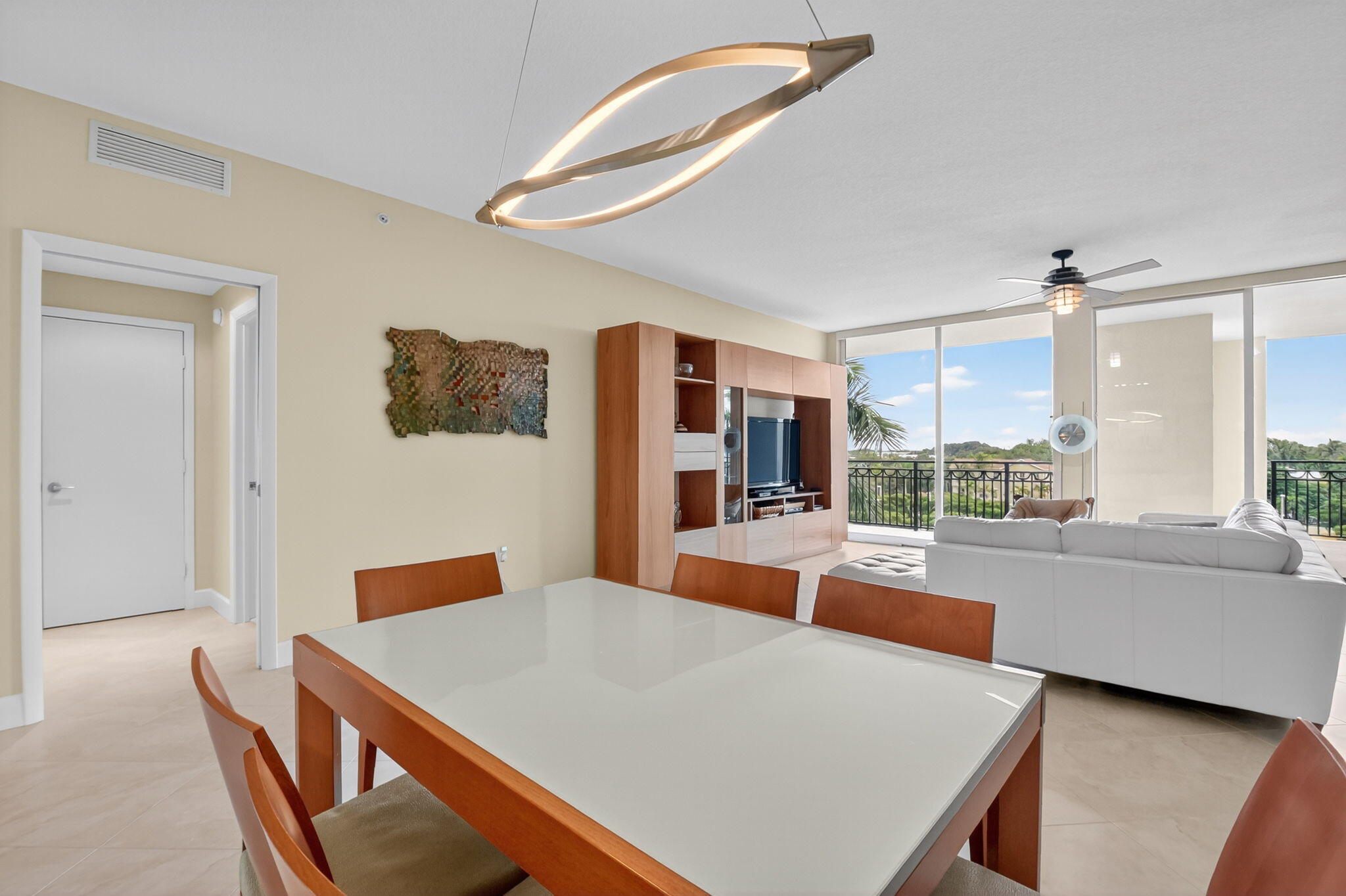 550 Okeechobee Boulevard, Unit 423 West Palm Beach, FL 33401 - Photo 5 of 120 Spacious Family Dining Area