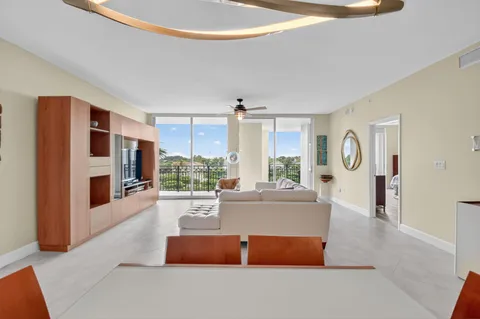 $999,000 | 550 Okeechobee Boulevard, Unit 423, West Palm Beach, FL 33401