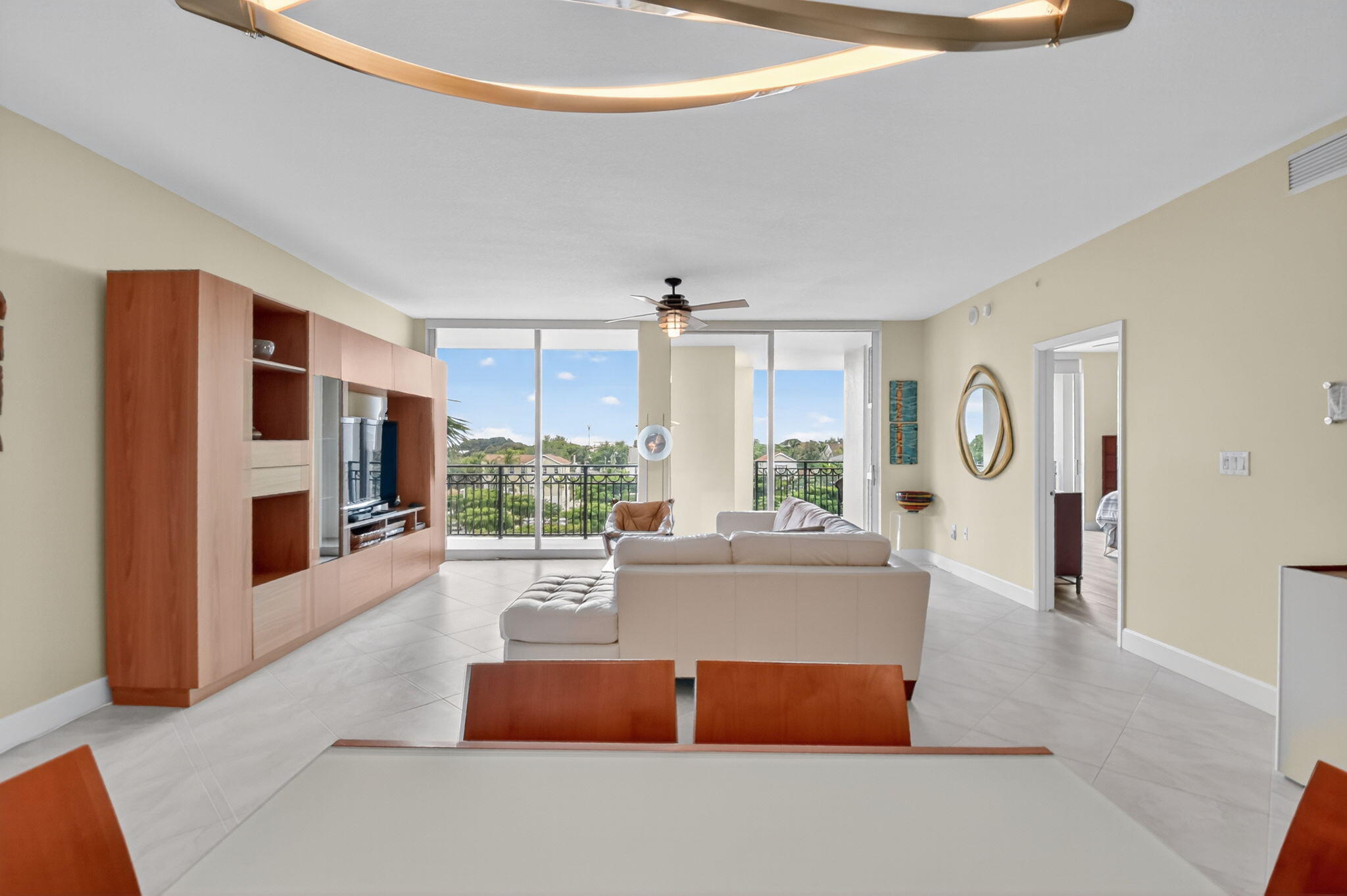 550 Okeechobee Boulevard, Unit 423 West Palm Beach, FL 33401 - Photo 6 of 120 Open Living & Dining Areas