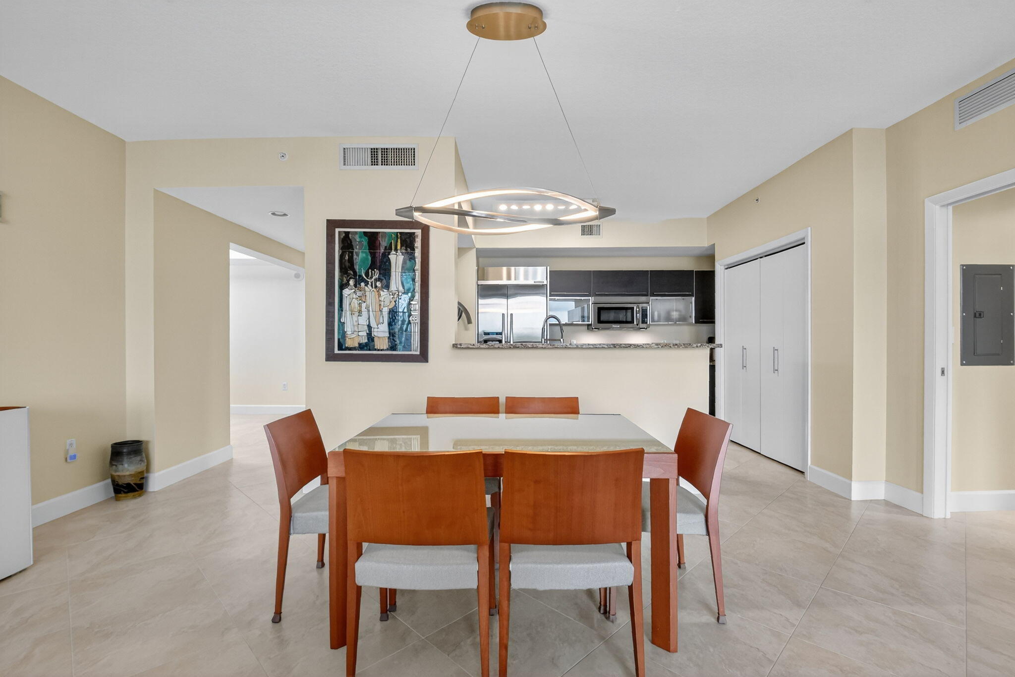 550 Okeechobee Boulevard, Unit 423 West Palm Beach, FL 33401 - Photo 7 of 120 Dining & Breakfast Bar Areas