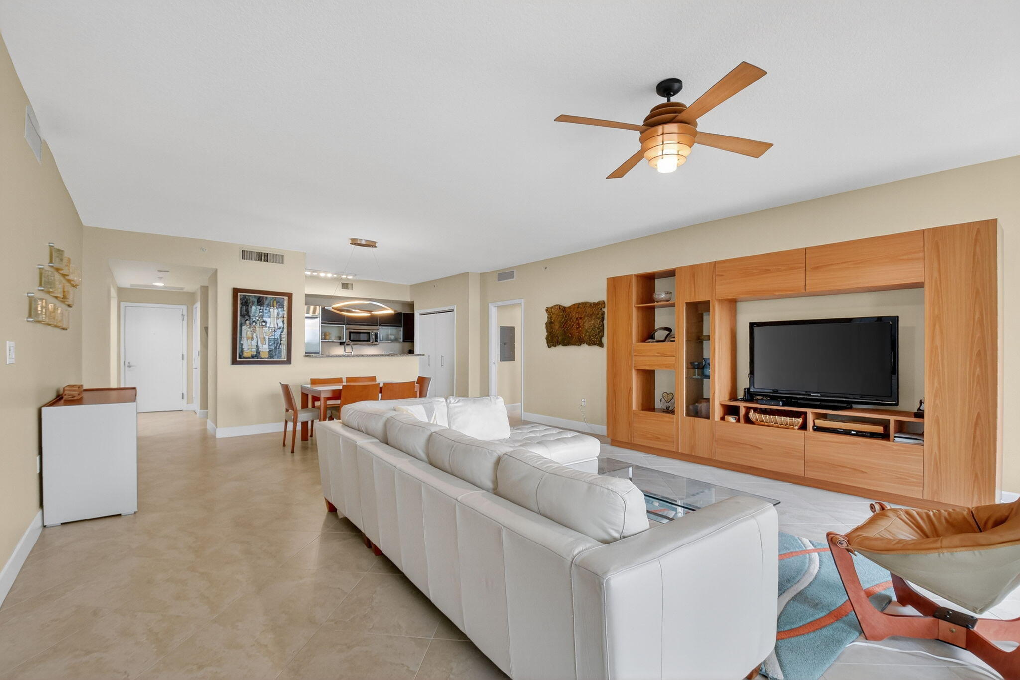 550 Okeechobee Boulevard, Unit 423 West Palm Beach, FL 33401 - Photo 9 of 120 Open Living & Dining Areas