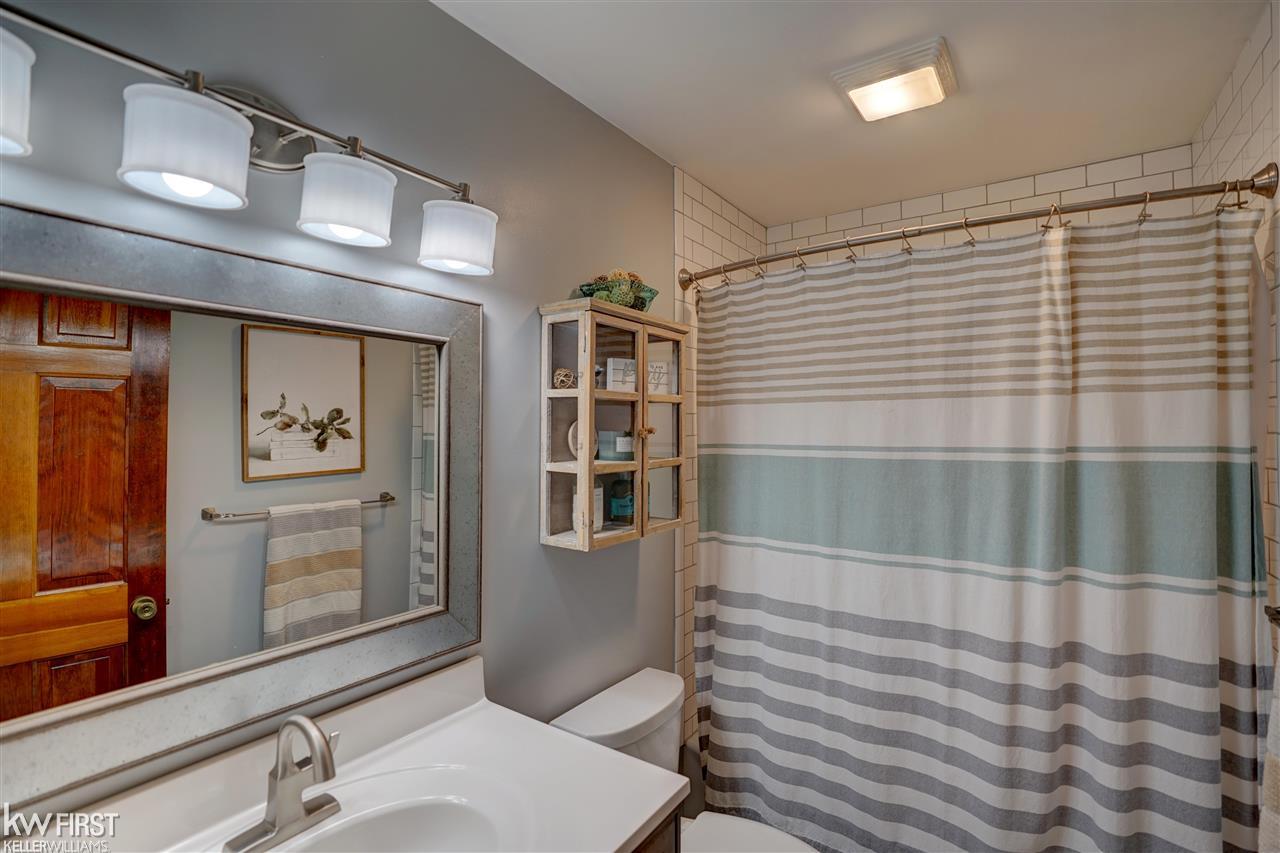4280 North Henderson Road Davison, MI 48423 - Photo 48 of 59