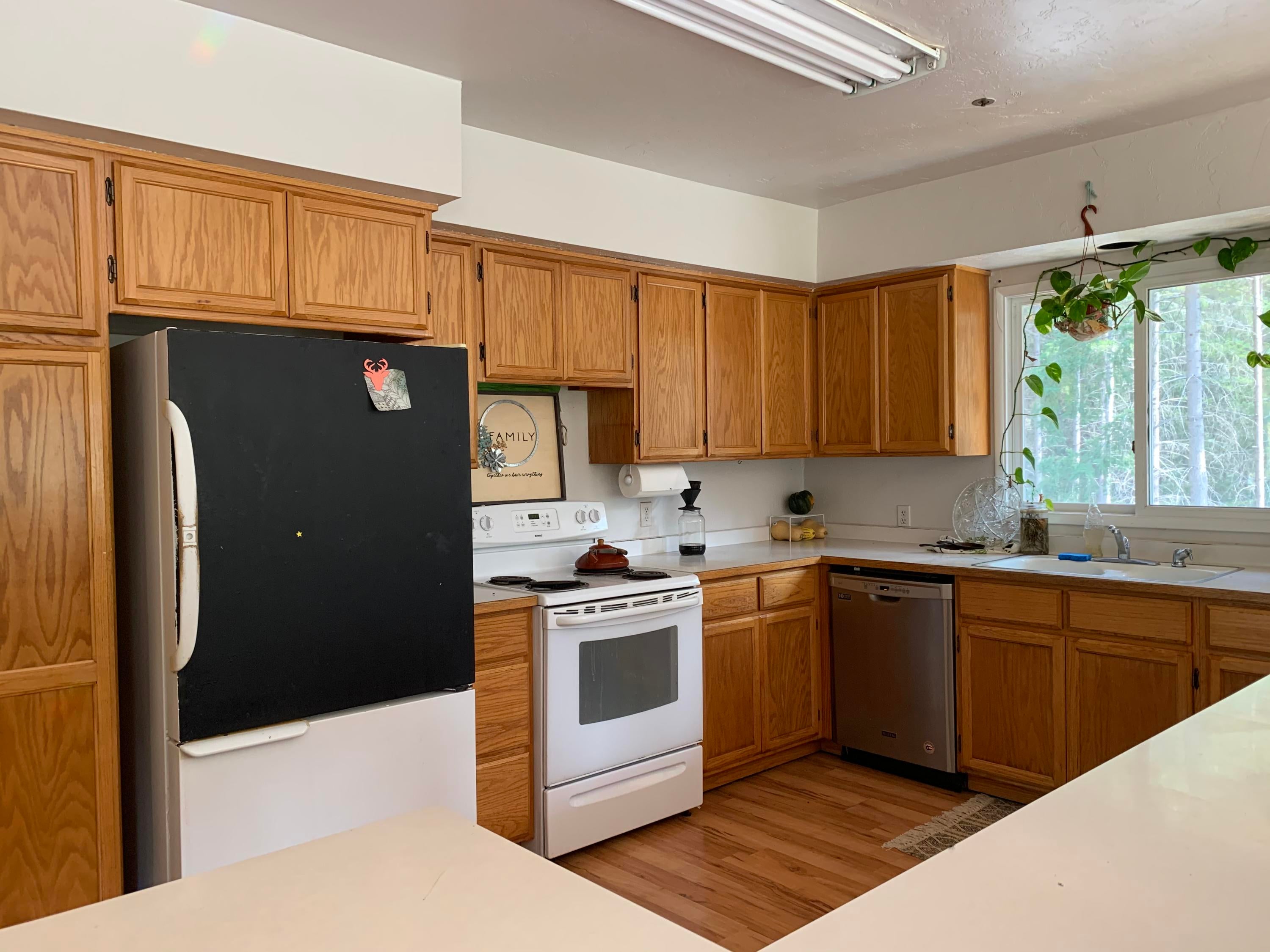 417 Brimstone Road Wolf Creek, OR 97497 - Photo 7 of 16 417 kitchen