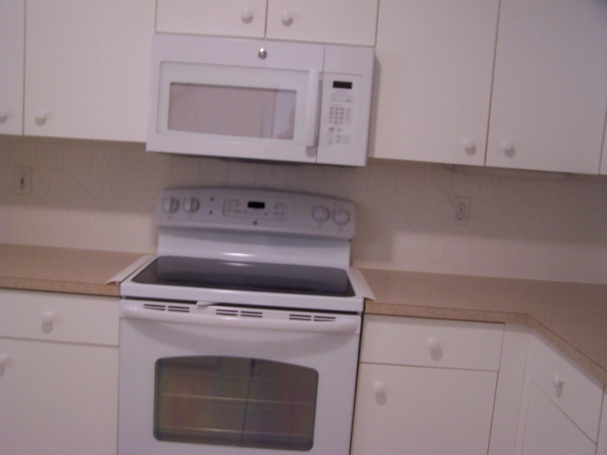 6073 Heliconia Road Delray Beach, FL 33484 - Photo 7 of 32 KITCHEN