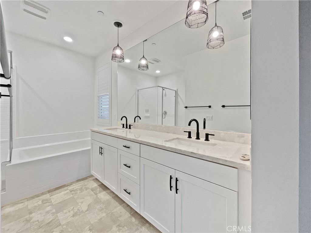 38352 Windingwalk Drive Murrieta, CA 92563 - Photo 19 of 28 a spacious bathroom with a double vanity sink mirror and bathtub