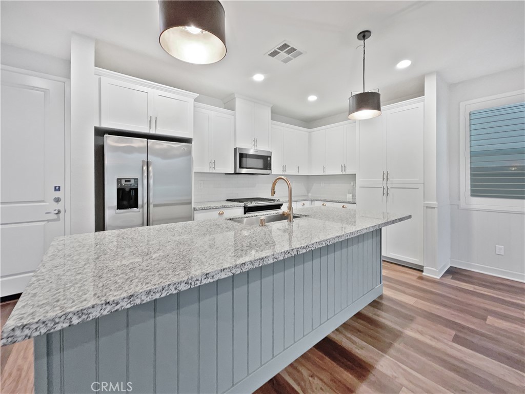 38352 Windingwalk Drive Murrieta, CA 92563 - Photo 6 of 28 a large kitchen with granite countertop a large counter top appliances and cabinets