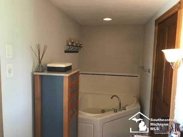 320 West Morocco Road Temperance, MI 48182 - Photo 18 of 31 21286820-17.JPG