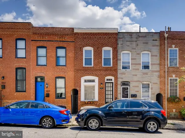 a car parked in front of a building