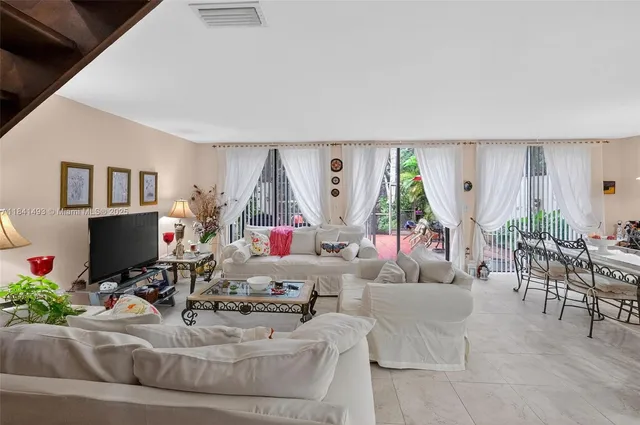 $520,000 | 3402 Torremolinos Avenue, Unit F35, Doral, FL 33178