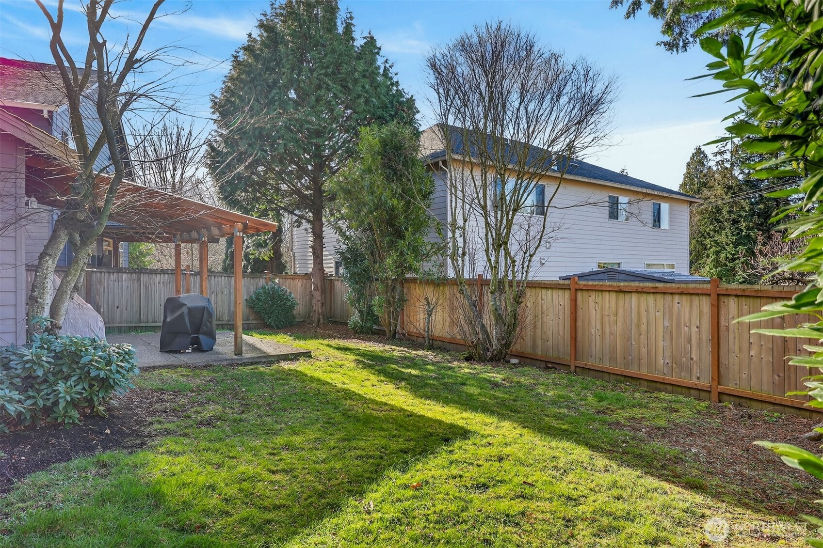 122 185th Place Southwest Bothell, WA 98012 - Photo 4 of 39 a backyard of a house with lots of green space