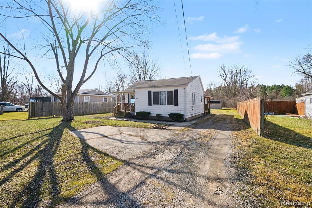 5091 West Carpenter Road Flint, MI 48504 - Photo 5 of 22