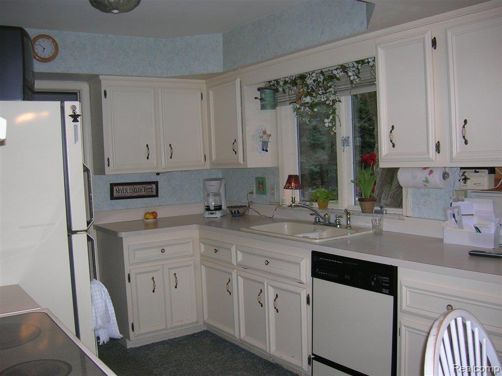 2939 Mohawk Lane Rochester, MI 48306 - Photo 3 of 4 DSCN1618.JPG