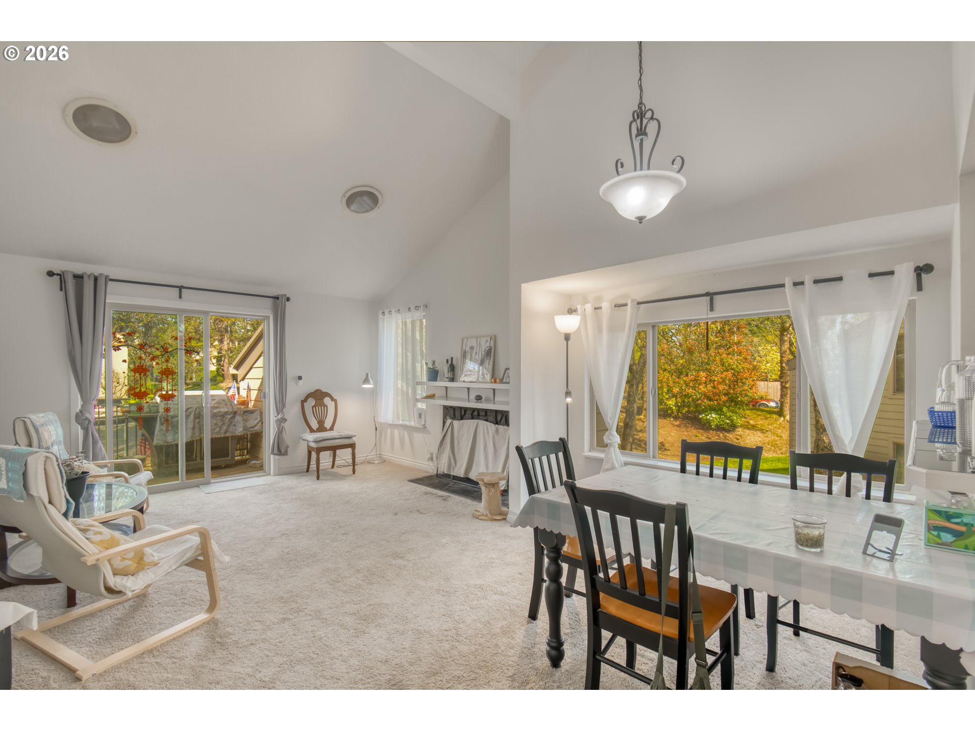 10047 Southwest Trapper Terrace Beaverton, OR 97008 - Photo 4 of 19