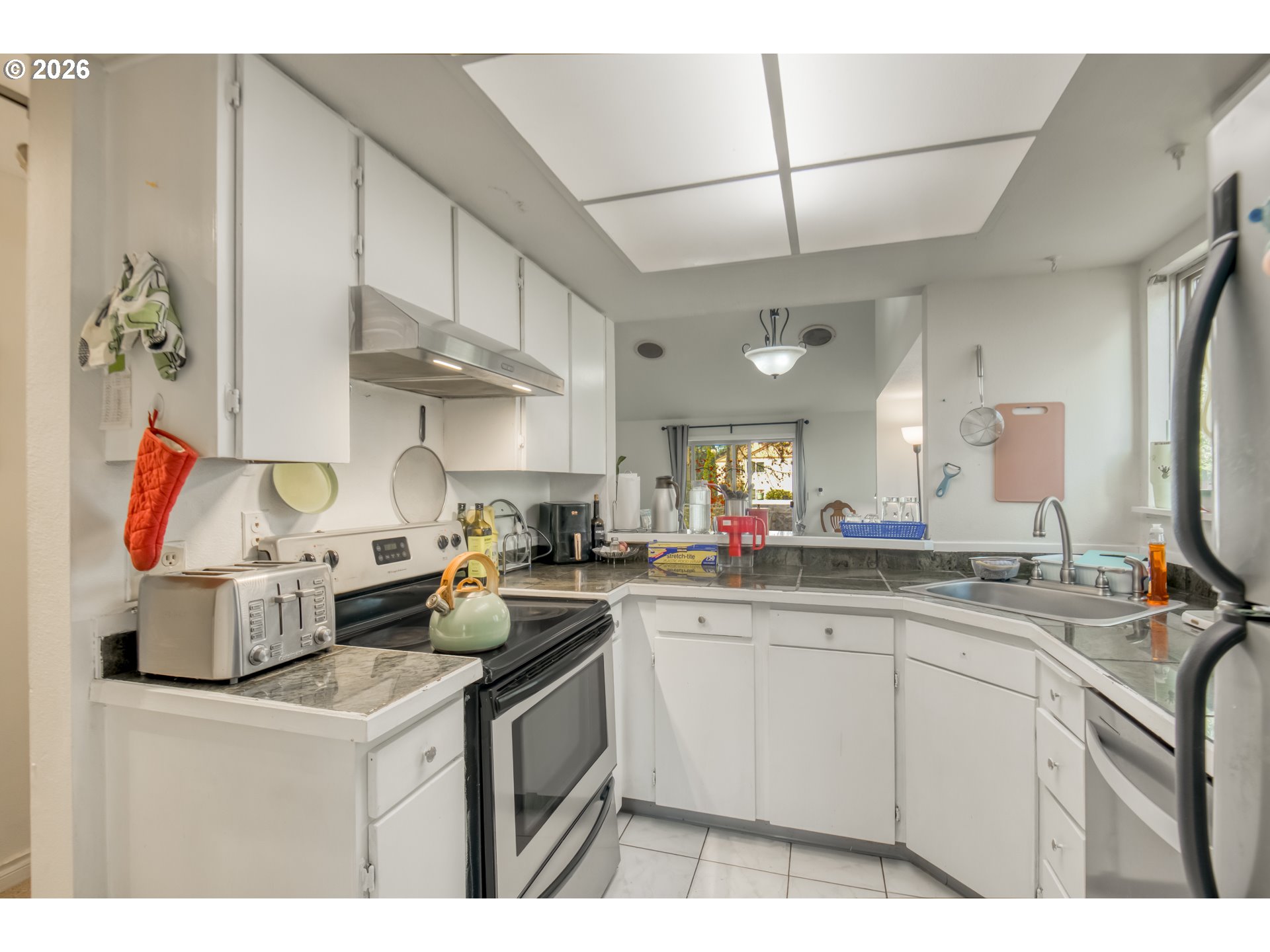 10047 Southwest Trapper Terrace Beaverton, OR 97008 - Photo 9 of 19