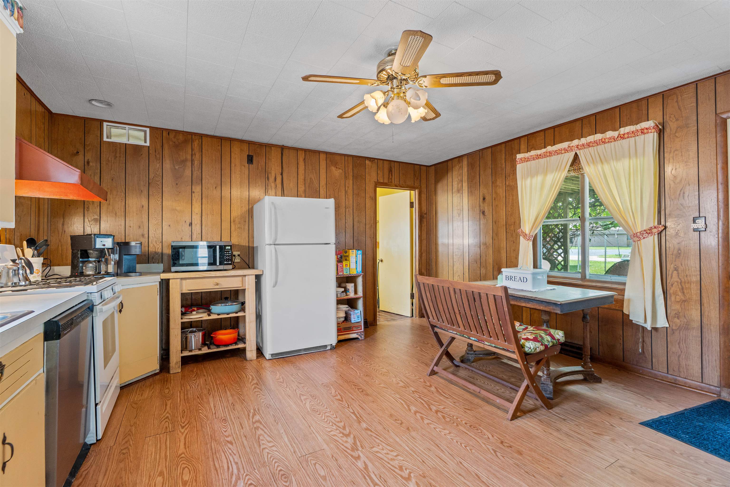 27 9th Street Clintonville, WI 54929 - Photo 13 of 50