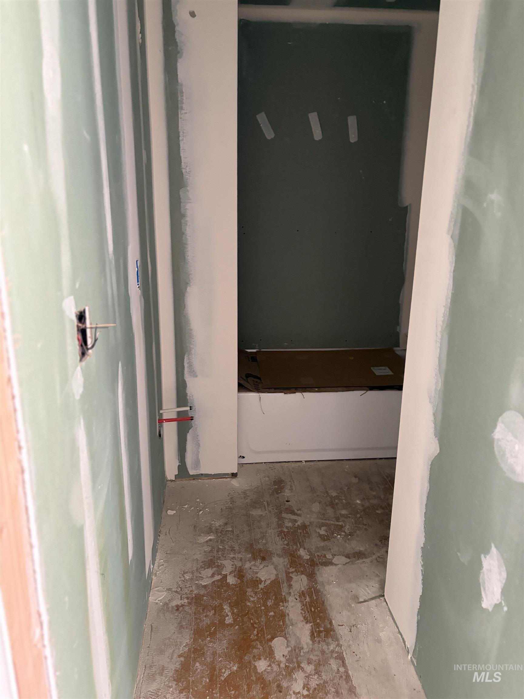 308 East Park Street Weiser, ID 83672 - Photo 12 of 50 Full bath with a bathtub