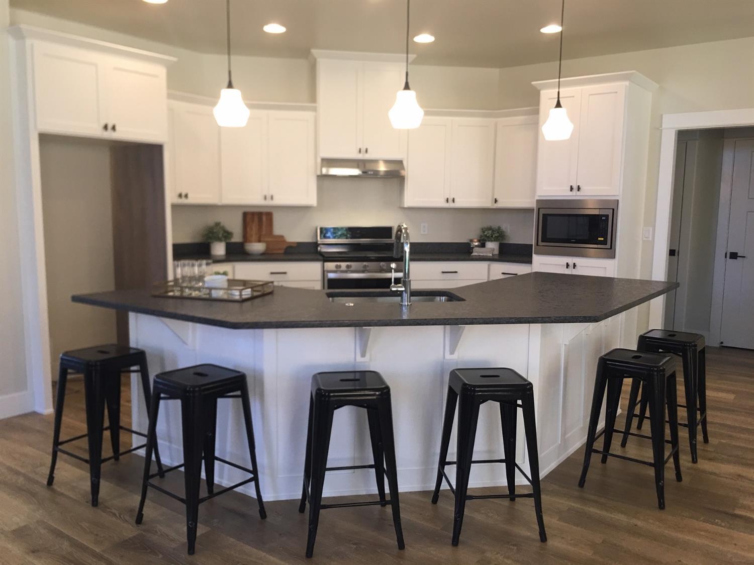 515 South Loop Road Jacksonville, OR 97530 - Photo 4 of 23 Additional Photo