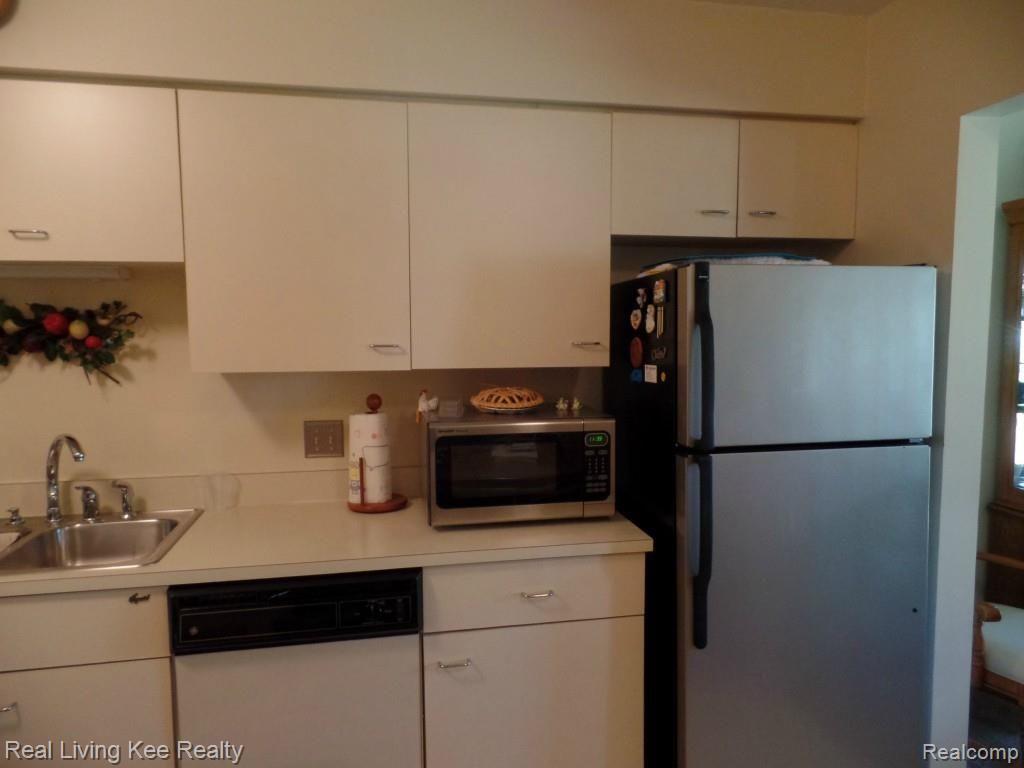 715 Eton Court, Unit 164 Rochester, MI 48307 - Photo 24 of 48 SAM_0693.jpg