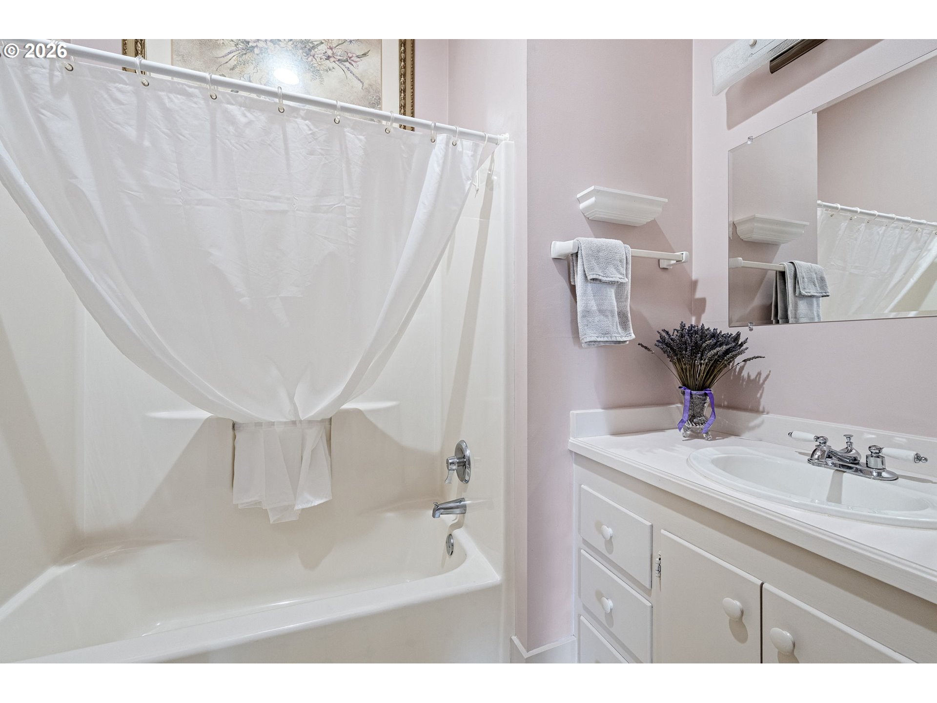 646 B Street Springfield, OR 97477 - Photo 12 of 46 Bathroom