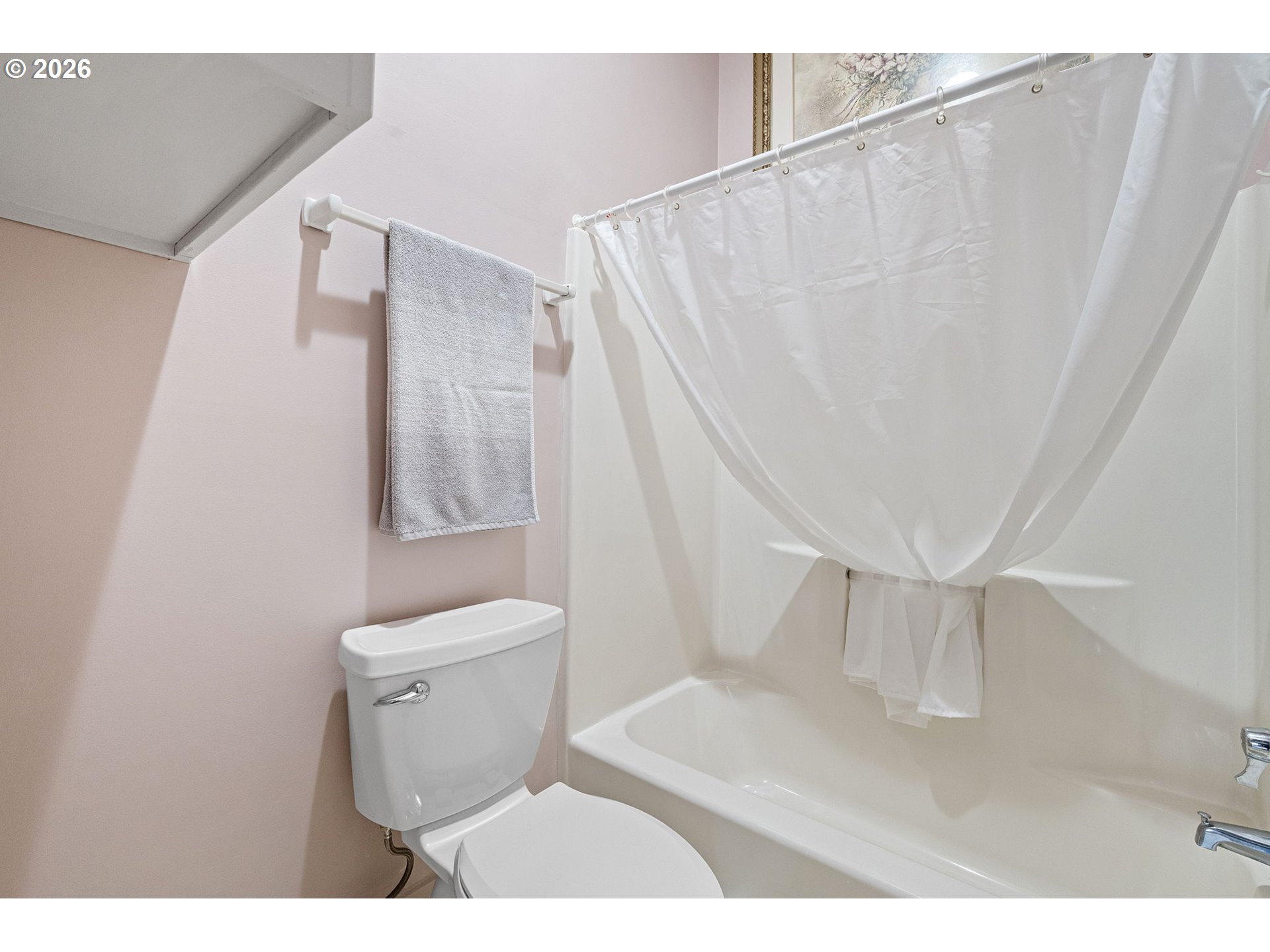 646 B Street Springfield, OR 97477 - Photo 13 of 46 Bathroom