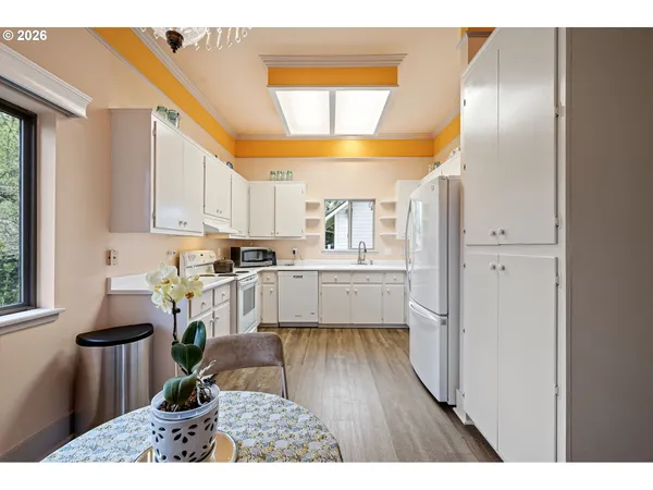 $497,500 | 646 B Street, Springfield, OR 97477
