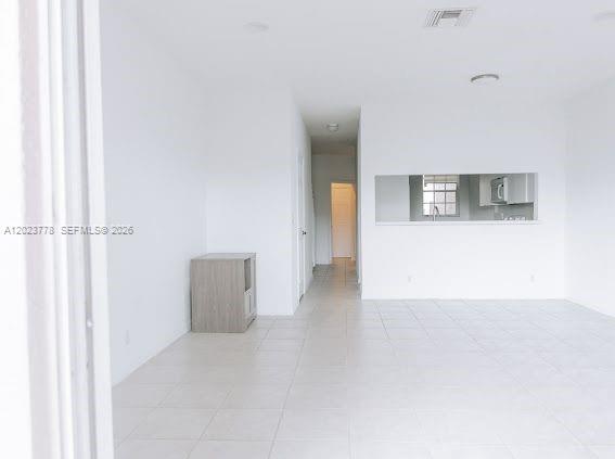 10245 Vía Hibiscus, Unit 10245 Boca Raton, FL 33428 - Photo 9 of 28 a view of a livingroom with an empty space